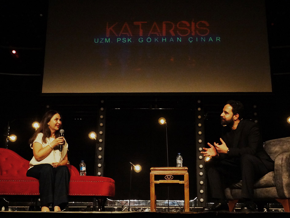 Gökhan Çınar in Düsseldorf: Die „Katarsis“-Bühne hallte in den Herzen wider