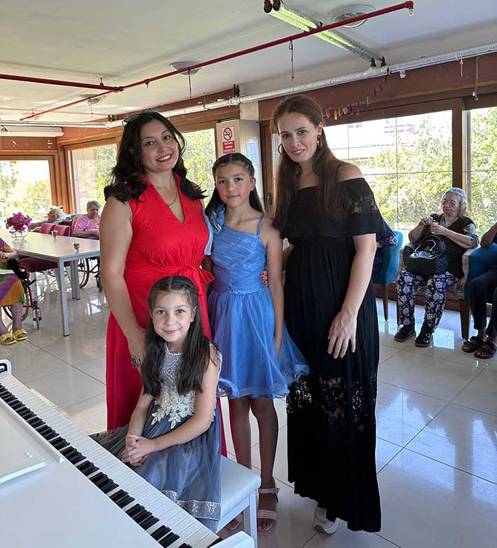 Generationenübergreifende Begegnung durch Musik- Konzert im Seniorenheim Aden in Mordoğan