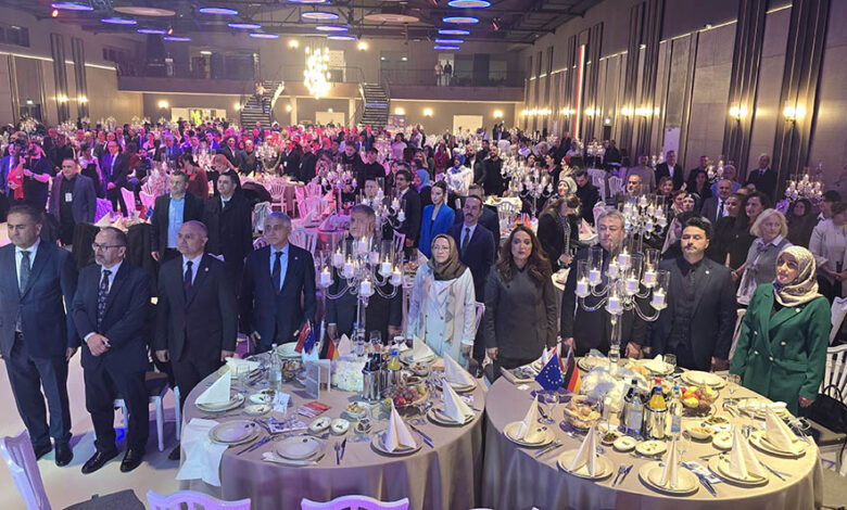 65 Jahre Migration: Großväter und Enkelkinder feiern Begegnung der Generationen in Gelsenkirchen