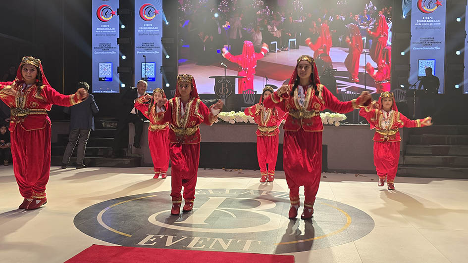 65 Jahre Migration: Großväter und Enkelkinder feiern Begegnung der Generationen in Gelsenkirchen