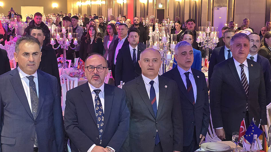 65 Jahre Migration: Großväter und Enkelkinder feiern Begegnung der Generationen in Gelsenkirchen