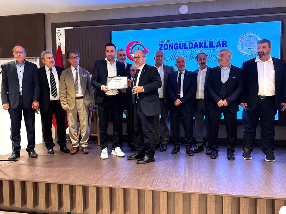 65 Jahre Migration: Großväter und Enkelkinder feiern Begegnung der Generationen in Gelsenkirchen