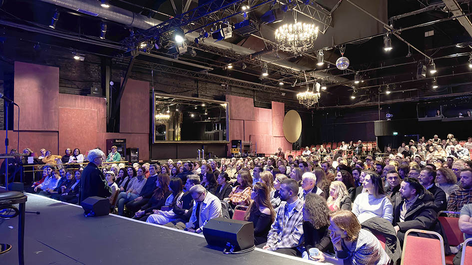 Bayülgen: „Im kulturellen Leben sichtbar zu sein, ist entscheidend“