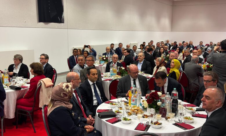 Zeichen für Dialog und Zusammenhalt in Düsseldorf - Gemeinsam das Fasten brechen