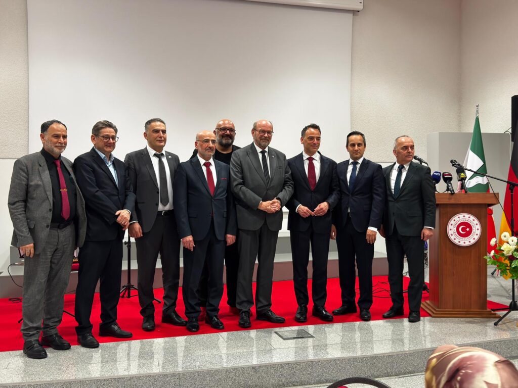 Zeichen für Dialog und Zusammenhalt in Düsseldorf - Gemeinsam das Fasten brechen